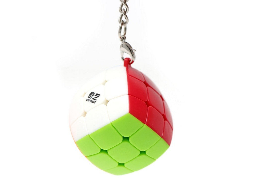 Detalhe do Cubo Mágico chaveiro QiYi com peças coloridas stickerless