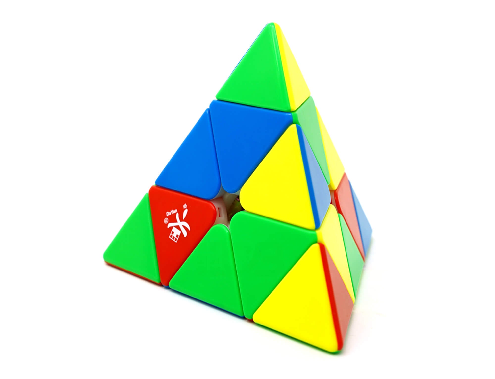 Pyraminx DaYan V3M Standard Magnético em vista frontal mostrando as faces coloridas stickerless