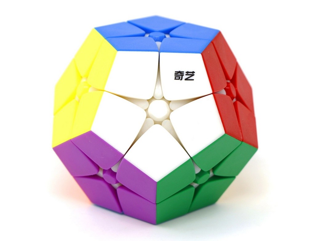 Kilominx QiYi stickerless — vista frontal mostrando as faces coloridas do dodecaedro