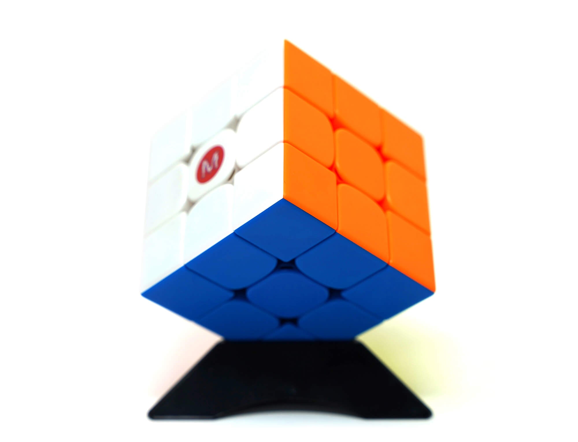 Cubo Mágico Manual do Mundo Magnético em resolução parcial mostrando alinhamento das camadas