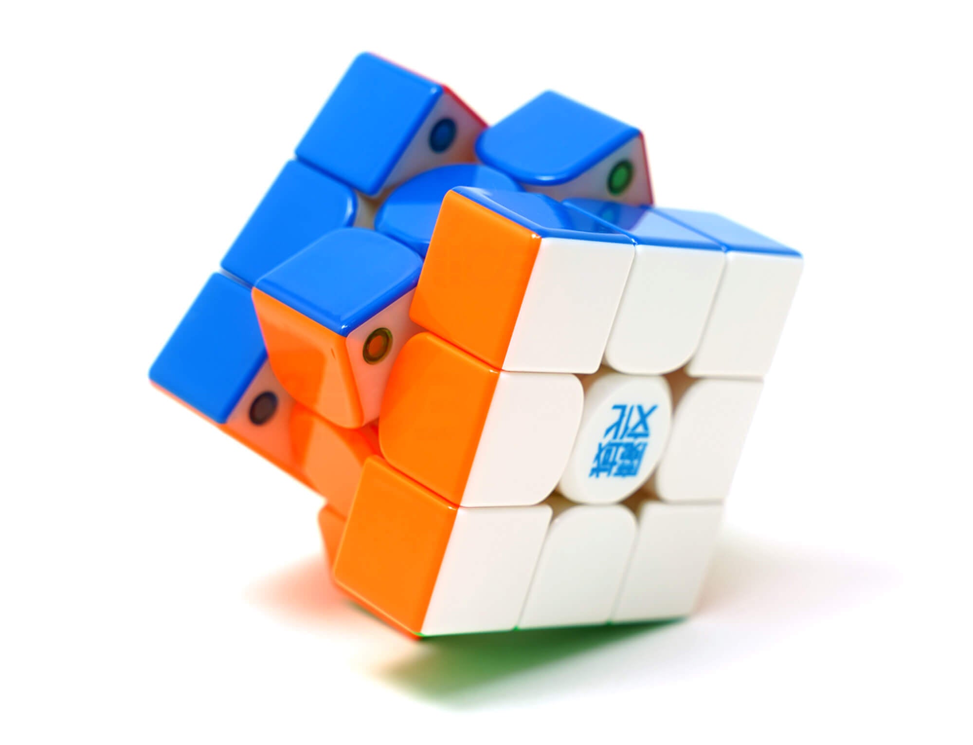 Cubo Mágico MoYu WRM V11 stickerless vista frontal mostrando as cores das peças