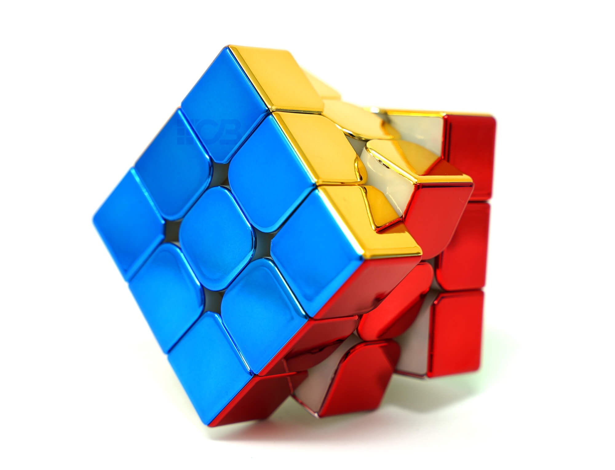 Cubo Mágico 3x3 Metálico Cyclone Boys — detalhe das arestas e brilho do acabamento metálico