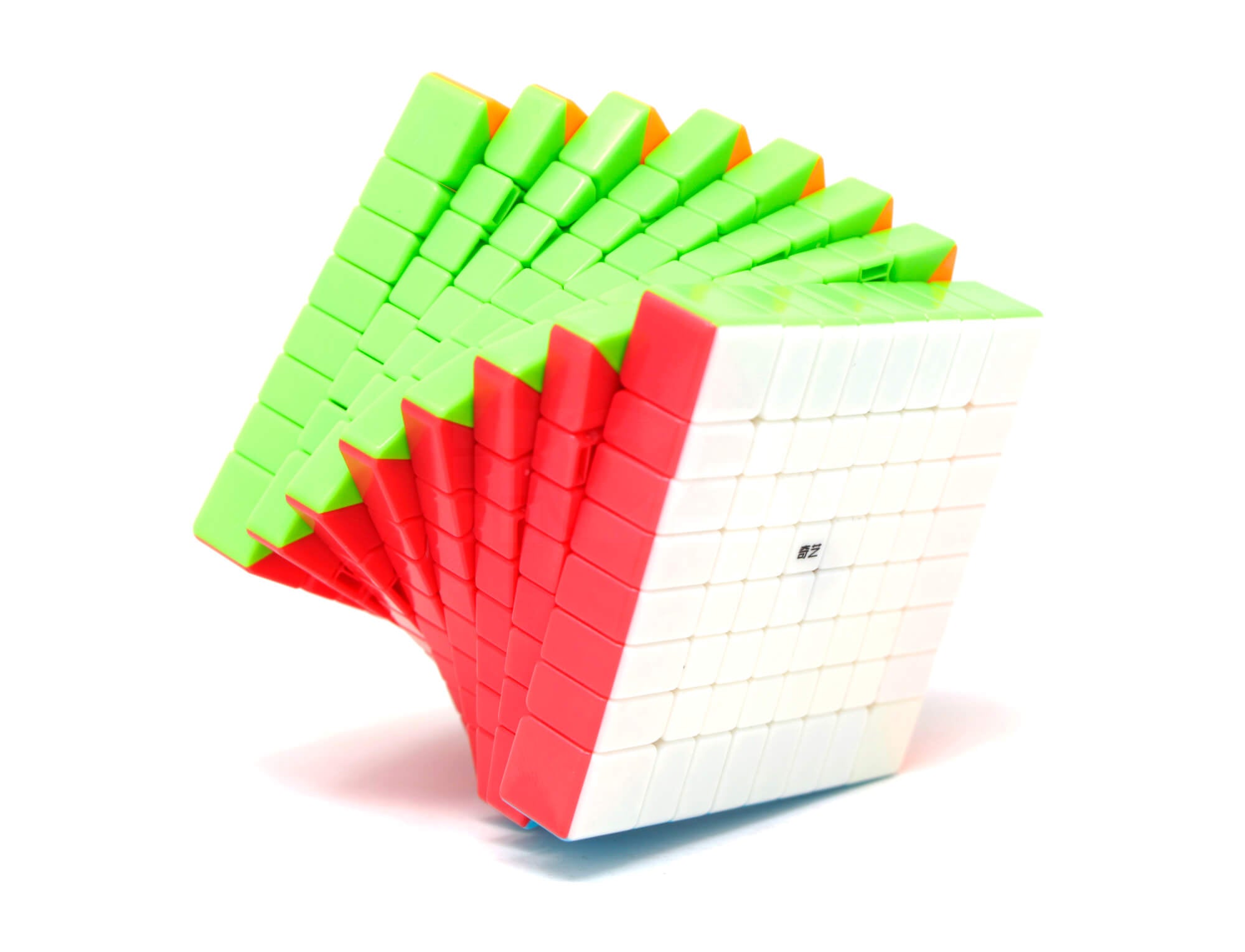 Cubo Mágico 8x8 QiYi stickerless — vista frontal com faces coloridas