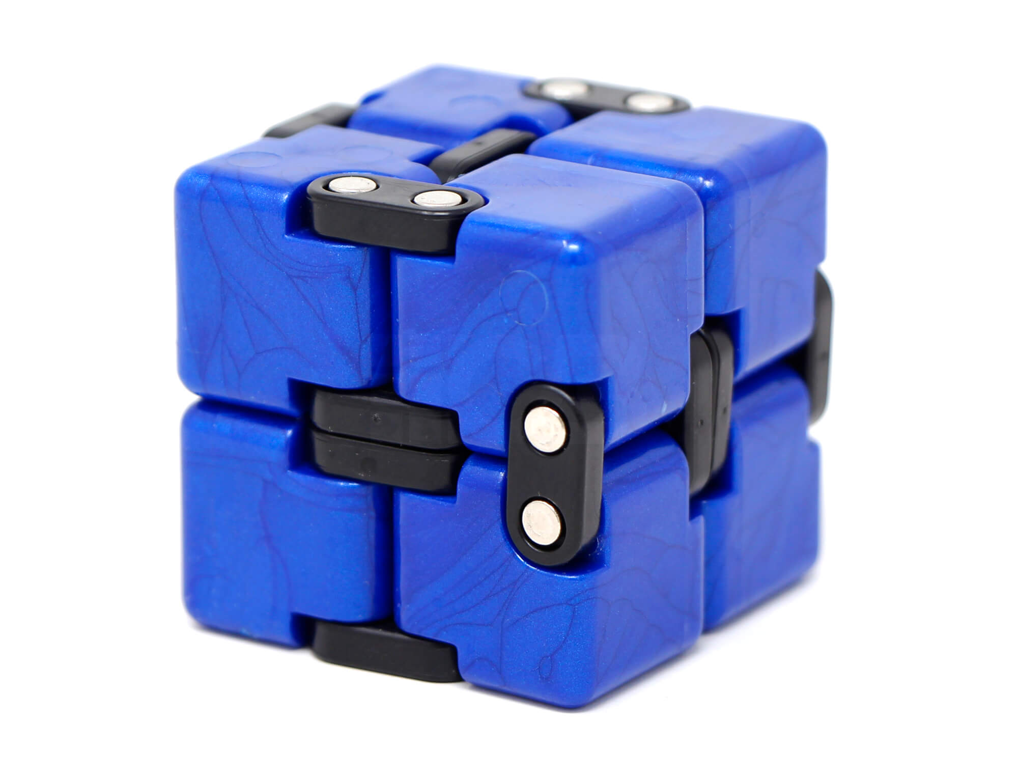 Cubo Infinito QiYi azul com os oito cubinhos interligados em posição aberta