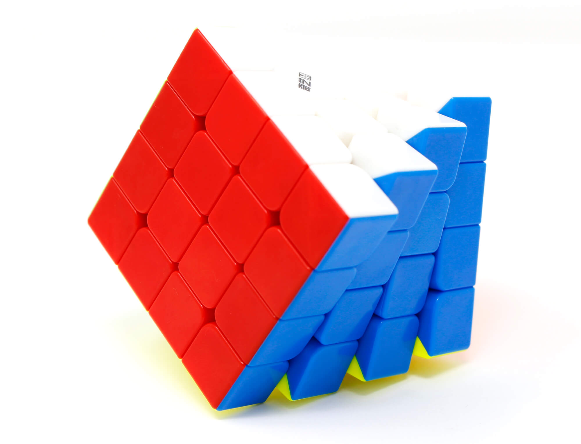 Kit QiYi MS — vista superior com os quatro cubos empilhados