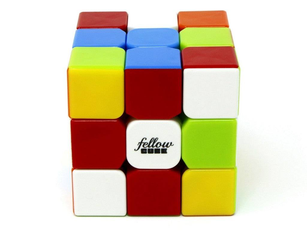 Detalhe das peças coloridas do Cubo Mágico 3x3 stickerless incluído no kit