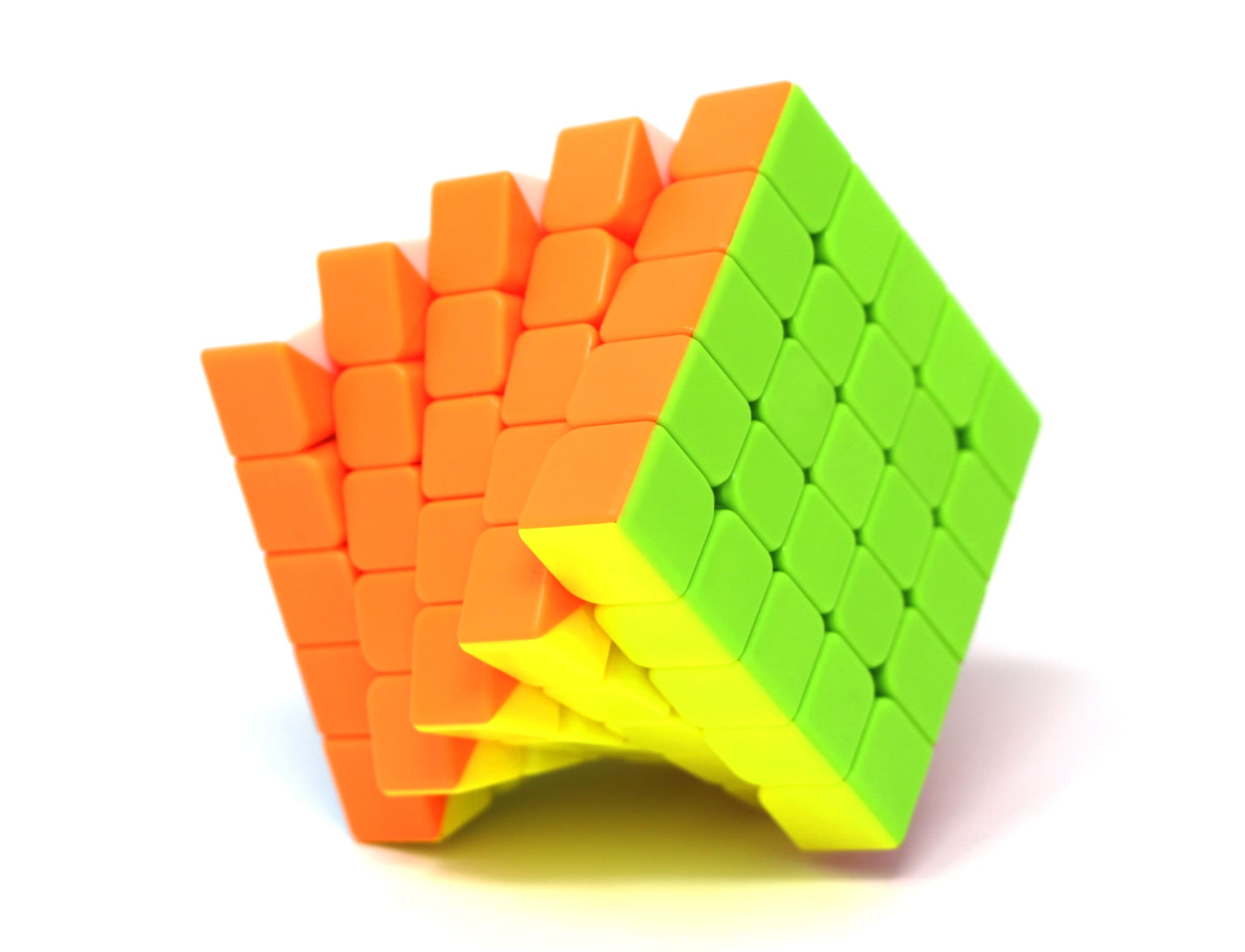 Detalhe do mecanismo interno do Cubo Mágico 5x5 Cuber Pro com regulagem profissional