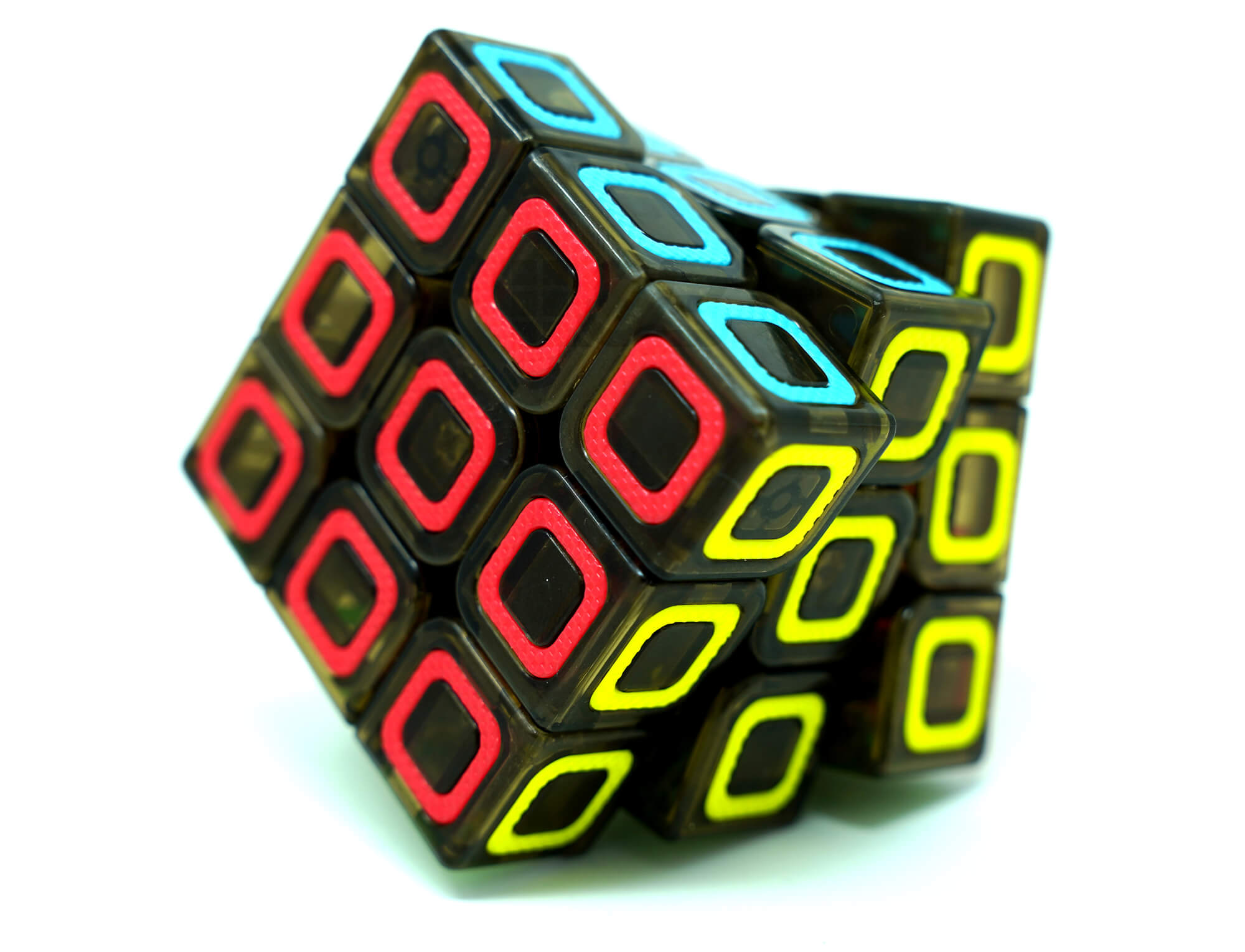 QiYi Dimension 3x3 — ângulo diagonal mostrando estrutura transparente