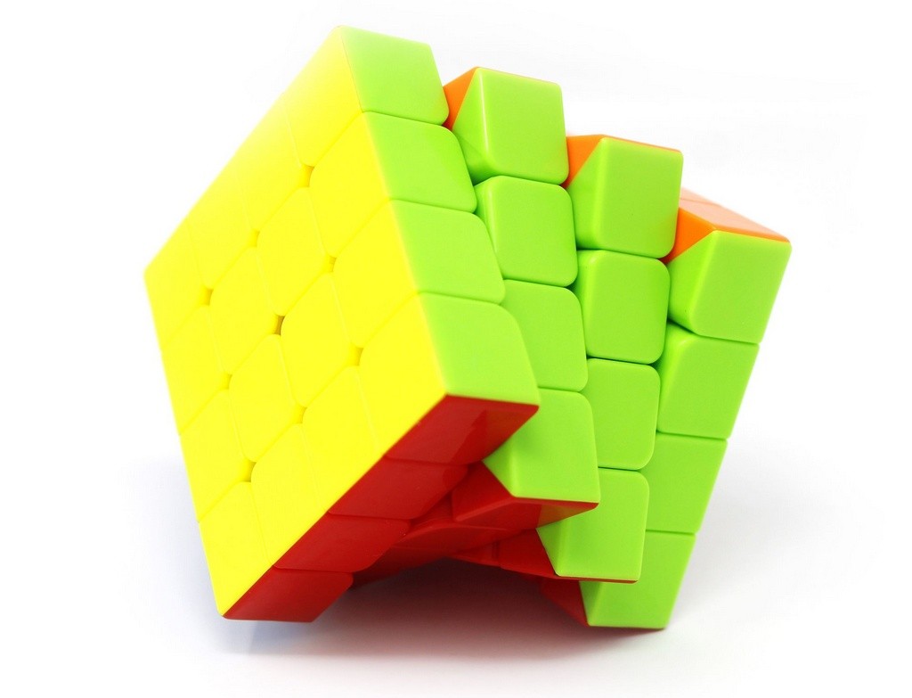 Cubo Mágico 4x4 QiYi Mini Thunderclap 6.0 Stickerless — vista frontal com as seis faces coloridas