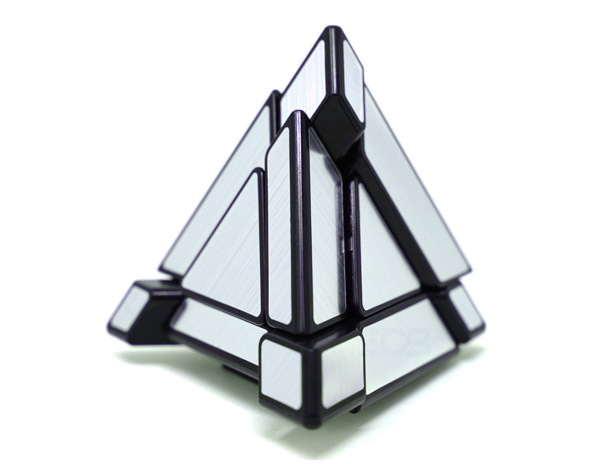 Mirror Blocks Pyraminx SengSo em posição resolvida, vista frontal mostrando a superfície espelhada dourada