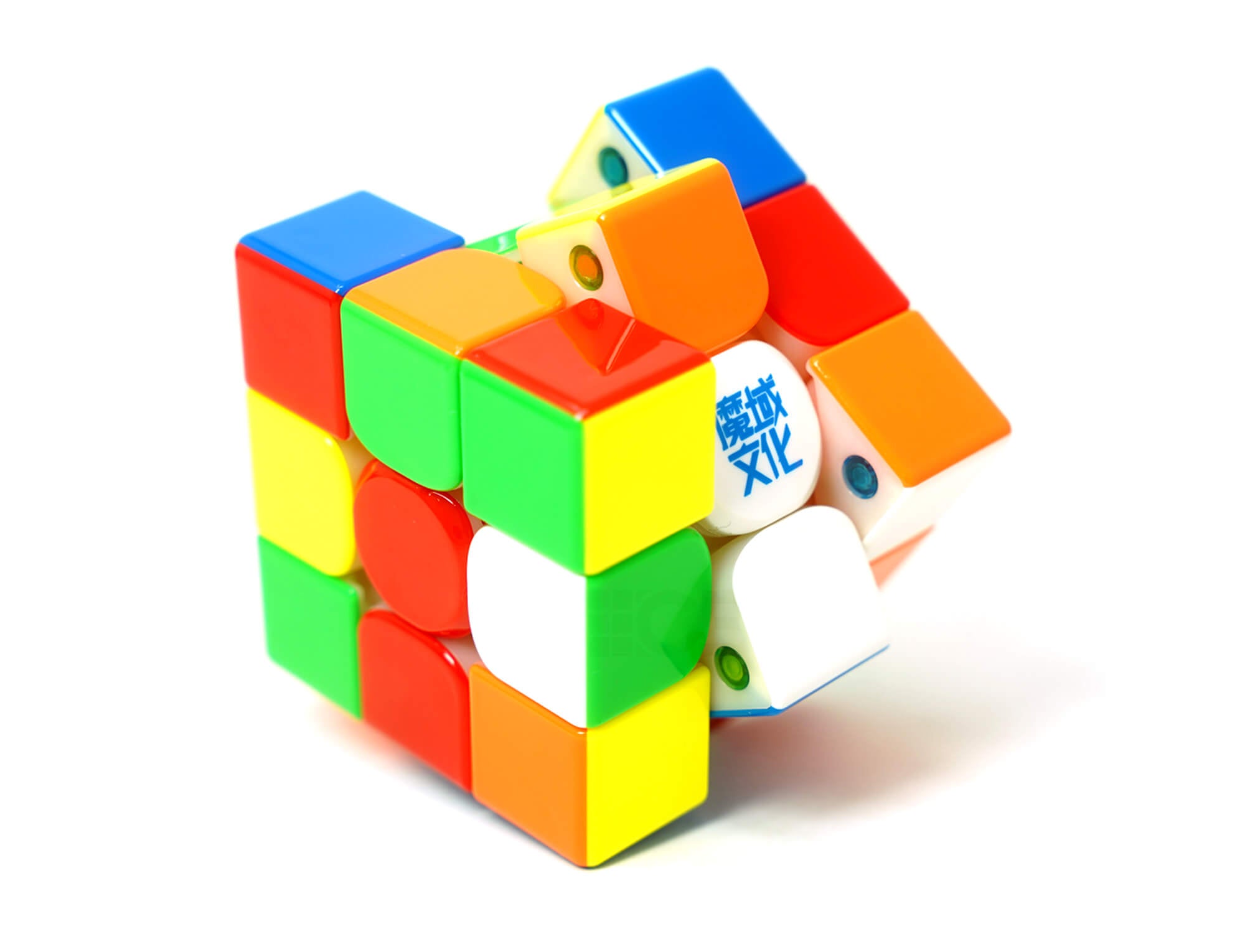 Cubo Mágico MoYu WRM V11 — detalhe do acabamento UV Coated nas peças stickerless
