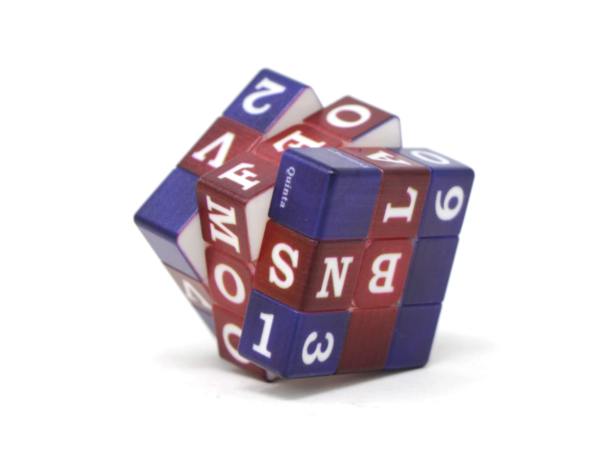 Detalhe da impressão UV direta no plástico do mini Cubo Mágico Vinci Cube
