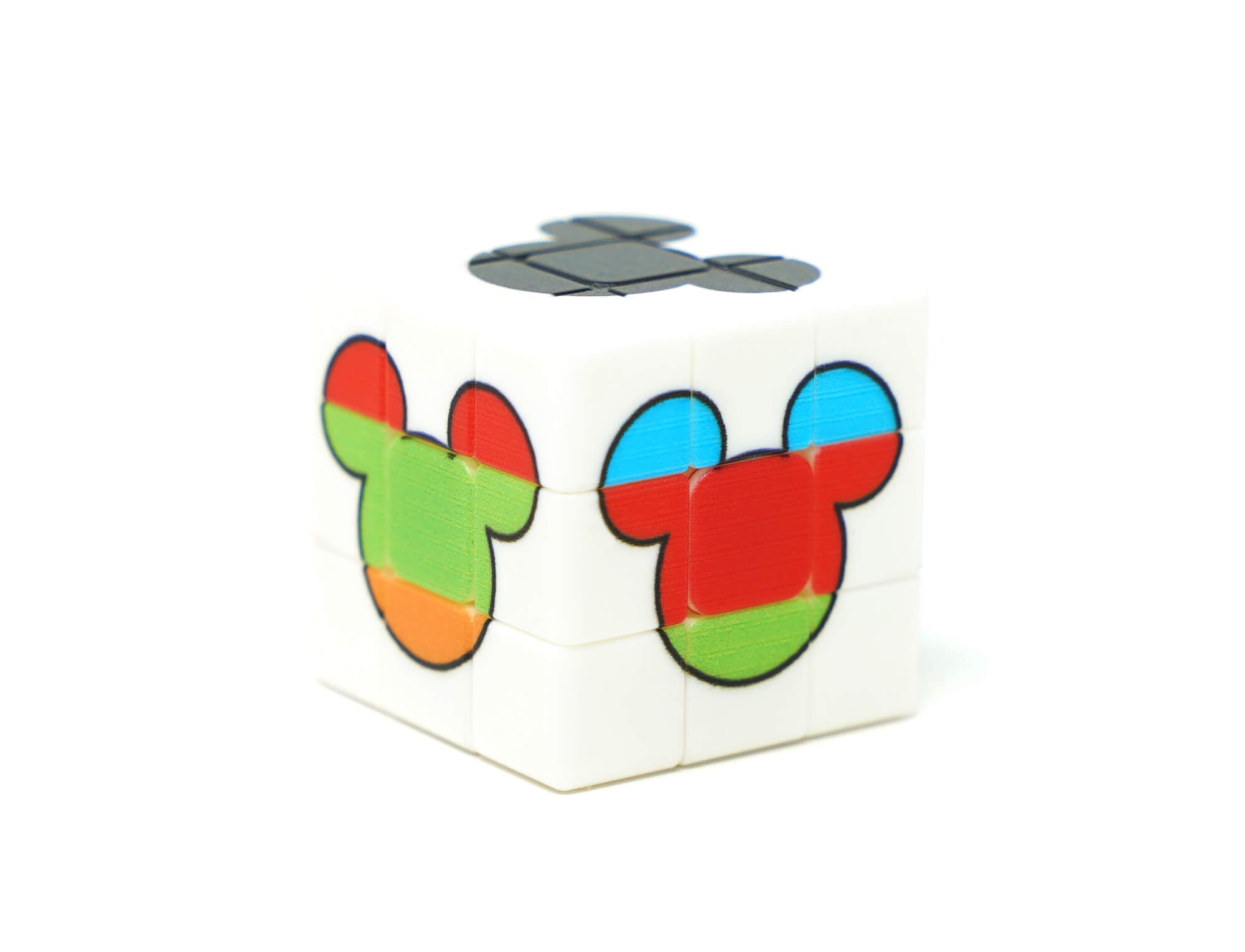 Mini cubo mágico personalizado Mouse na mão, mostrando o tamanho de aproximadamente 3 cm