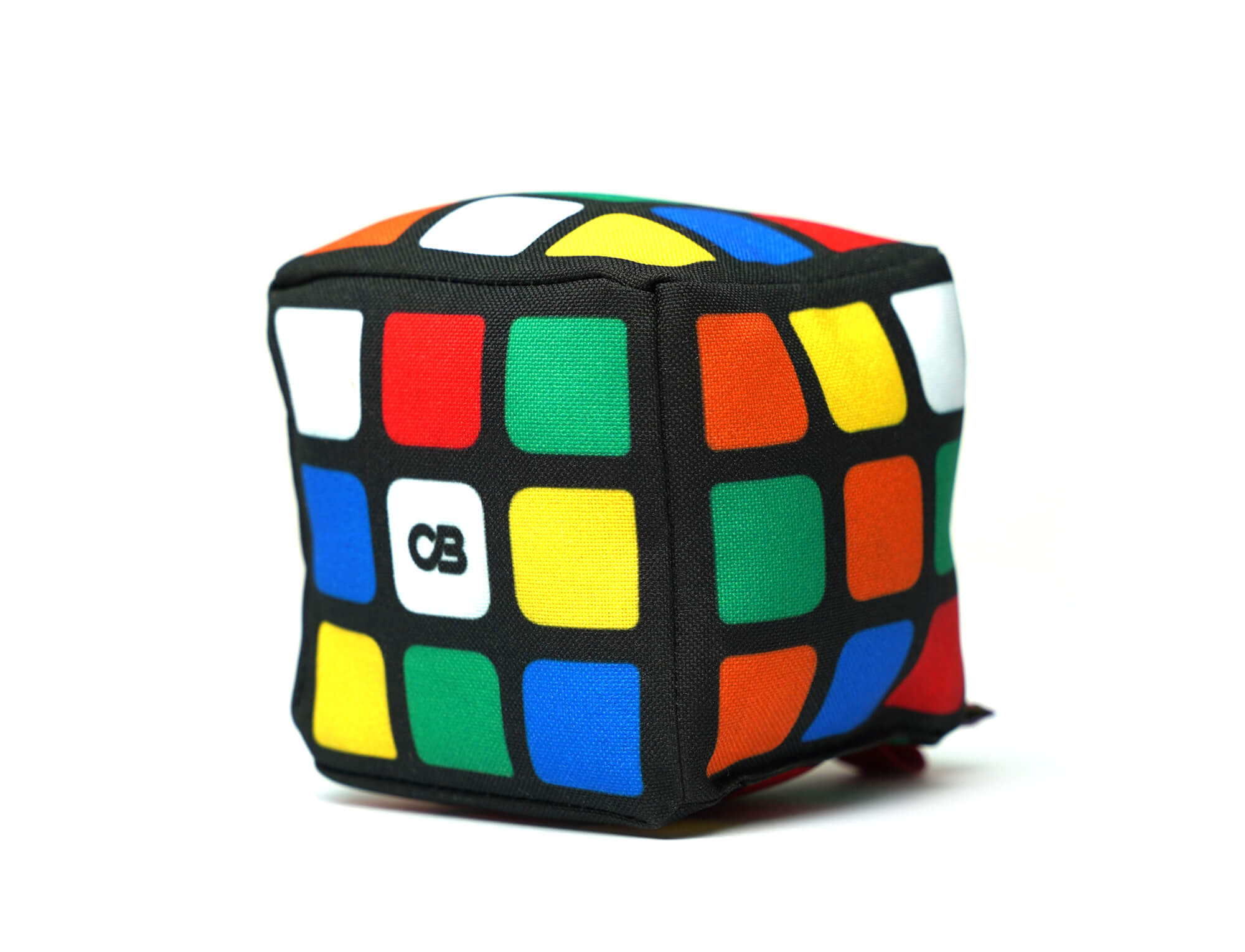Vista lateral da almofada Cubo Mágico mini mostrando o padrão de cores nas faces
