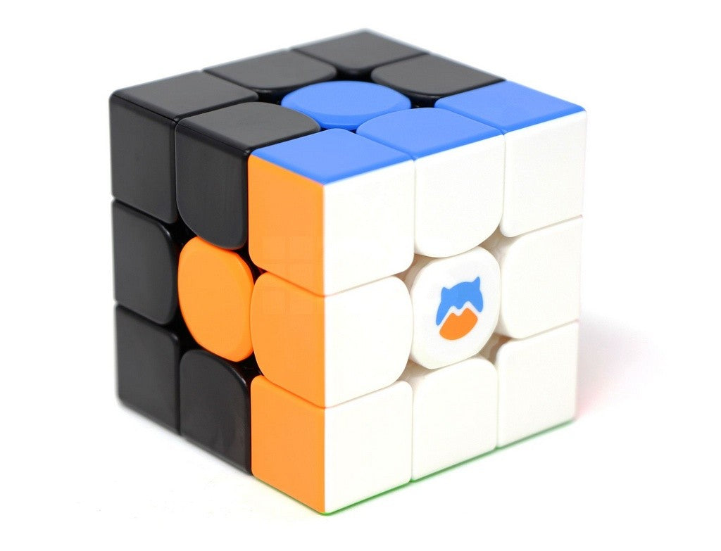Cubo Mágico Monster Go UT GAN — ângulo lateral mostrando acabamento stickerless