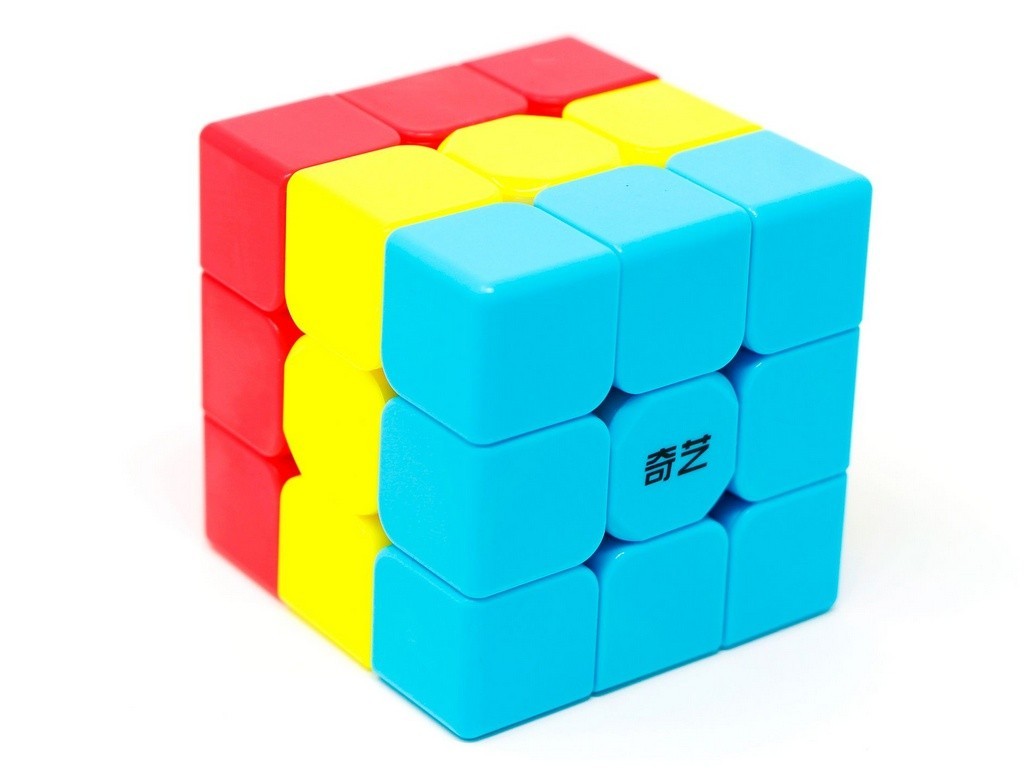 Cubo Mágico 3x3 QiYi Kids Sand em vista frontal, peças coloridas stickerless