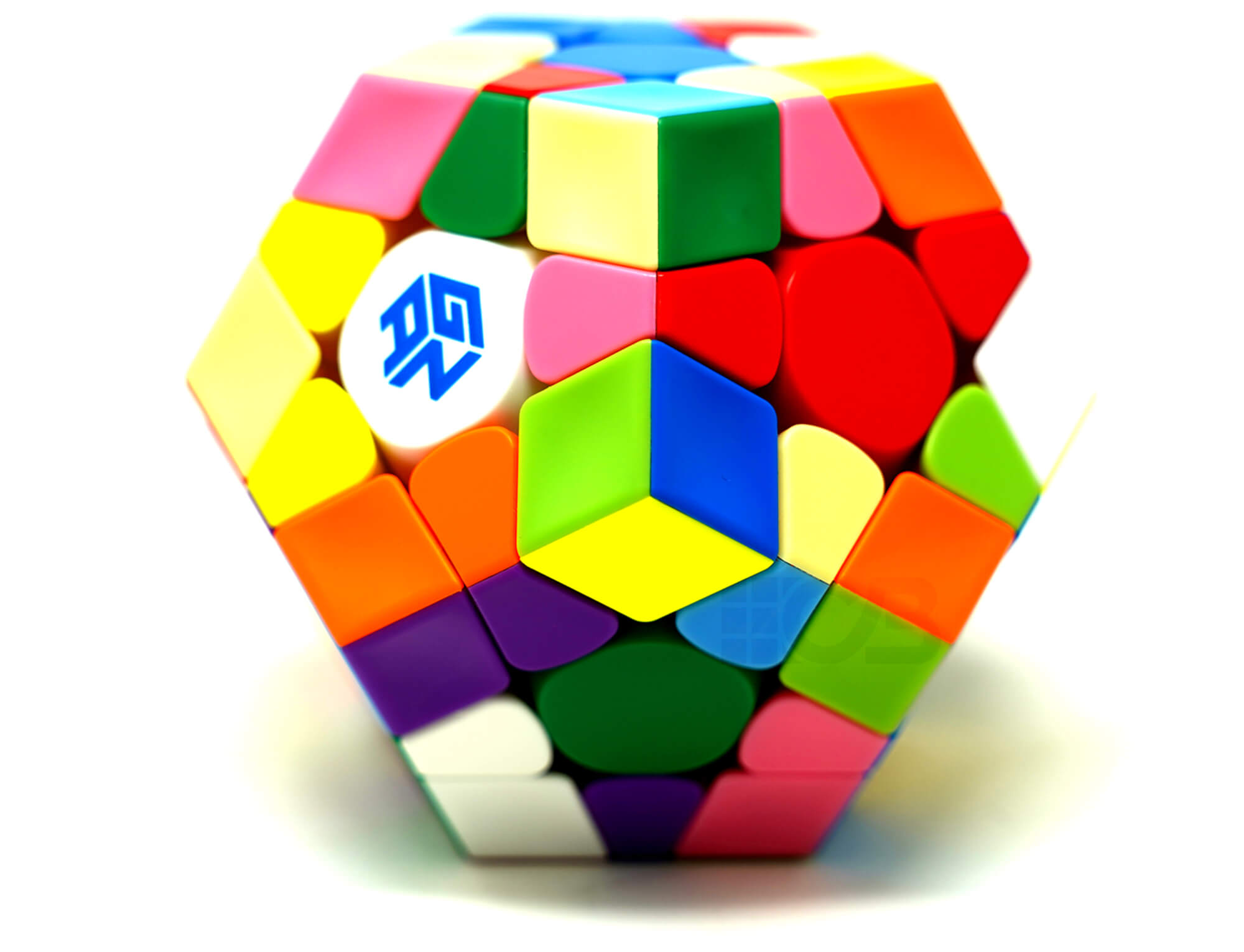 Megaminx GAN em ângulo lateral destacando o acabamento stickerless e as peças coloridas