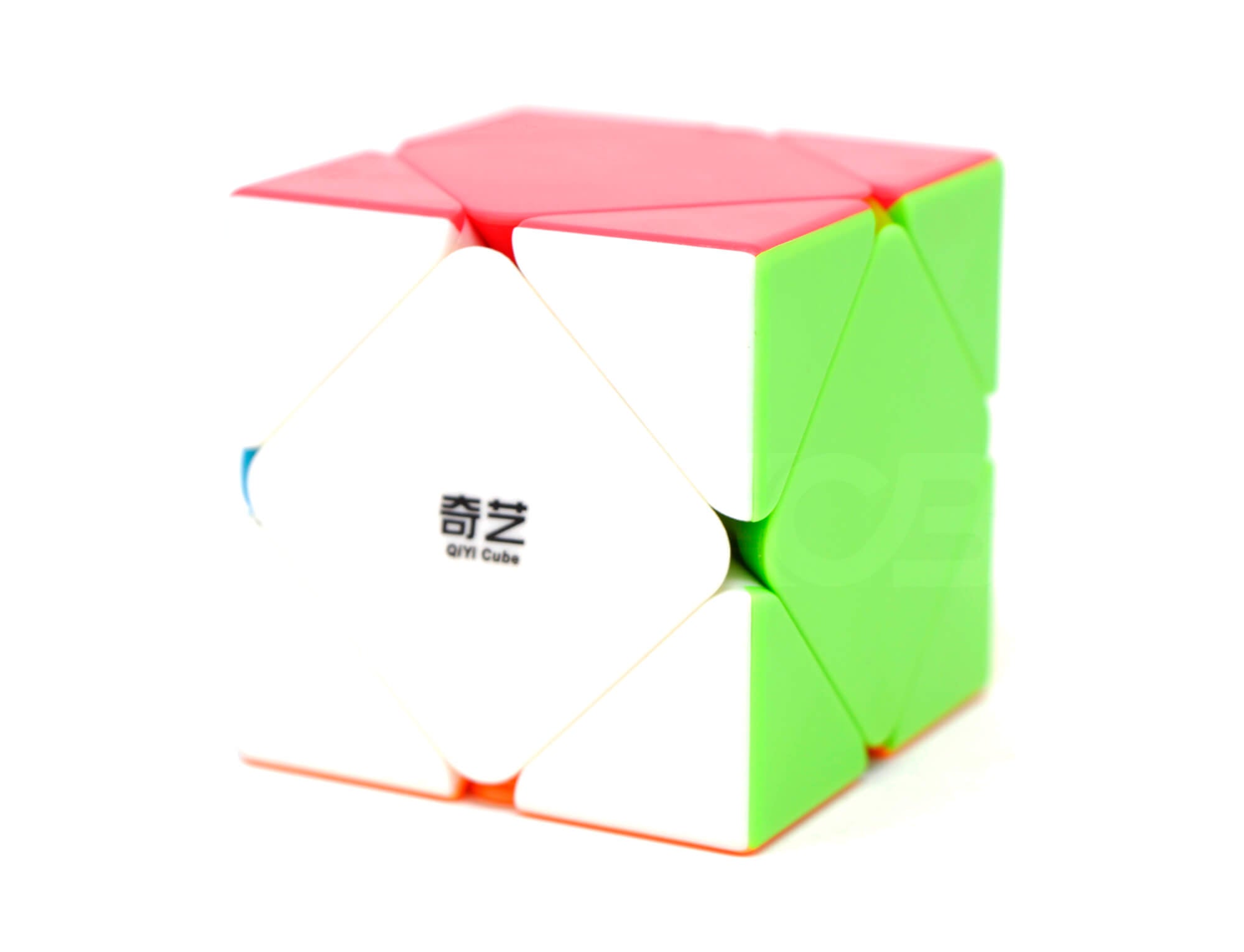 Pyraminx QiYi stickerless em destaque — formato de pirâmide com peças coloridas