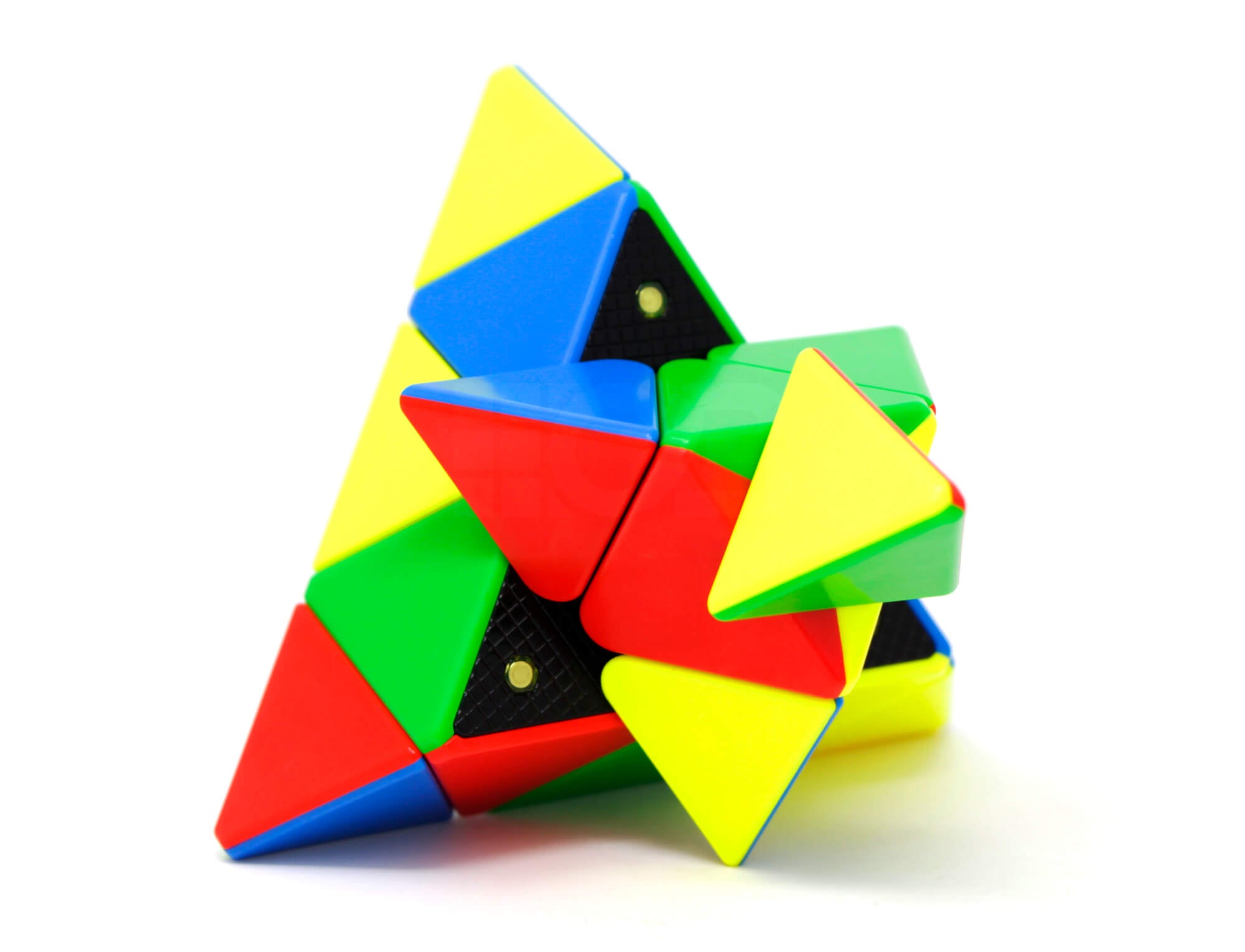 Detalhe das peças coloridas do Pyraminx MP Magnético QiYi sobre fundo neutro