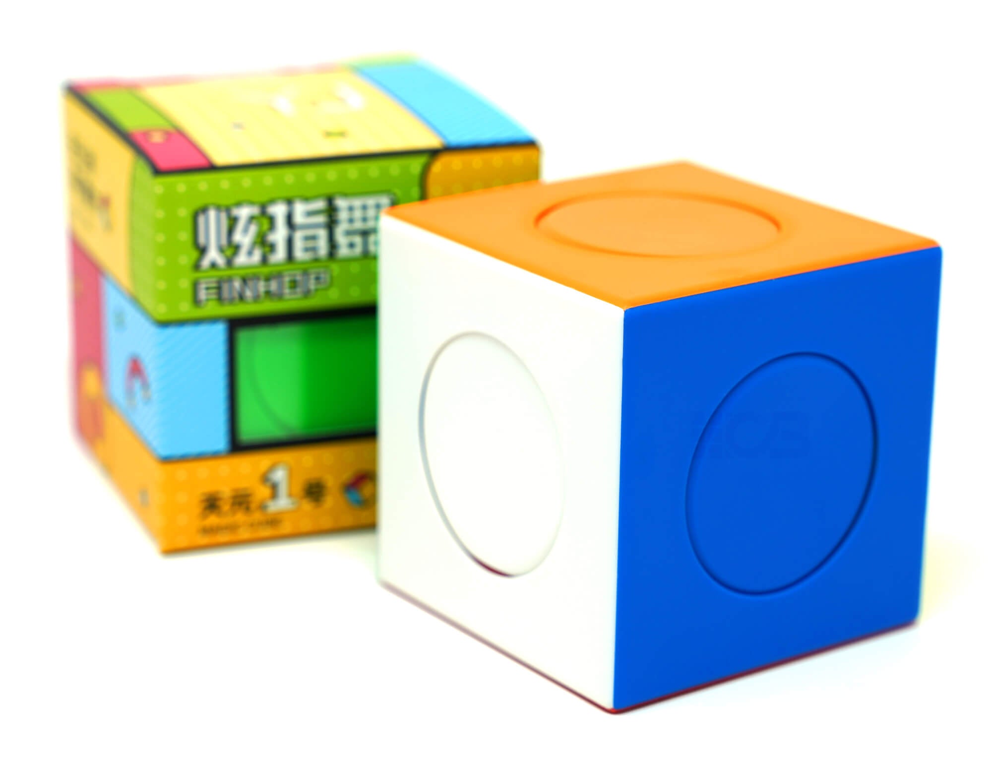 Cuboide YJ Finhop Tianyuan 1 — ângulo lateral evidenciando as proporções assimétricas