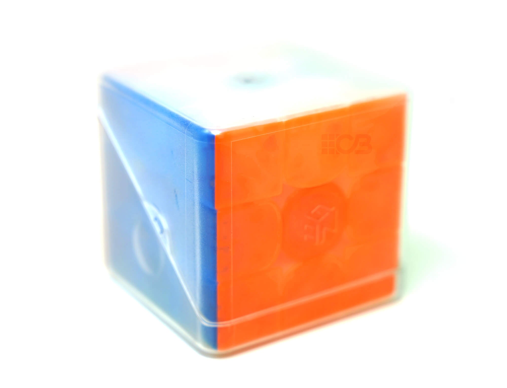 Cubo GAN 356 ME UV Edição 10 Anos em posição de giro, evidenciando fluidez mecânica