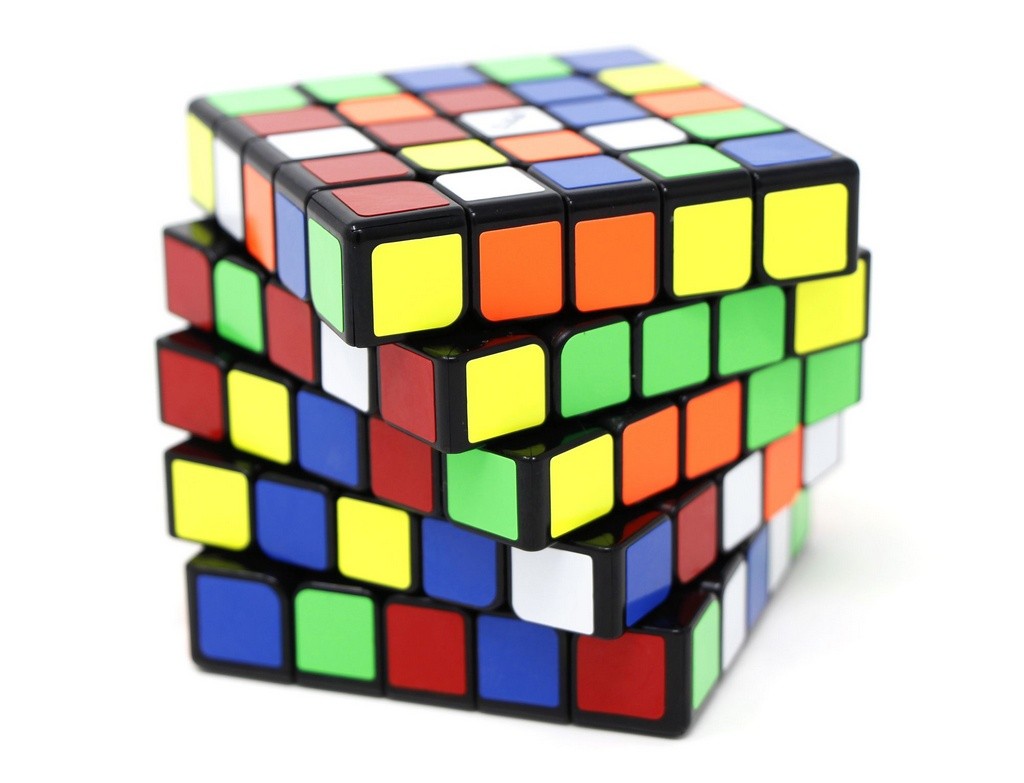 Cubo Mágico 5x5 MS Magnético QiYi ao lado da embalagem oficial