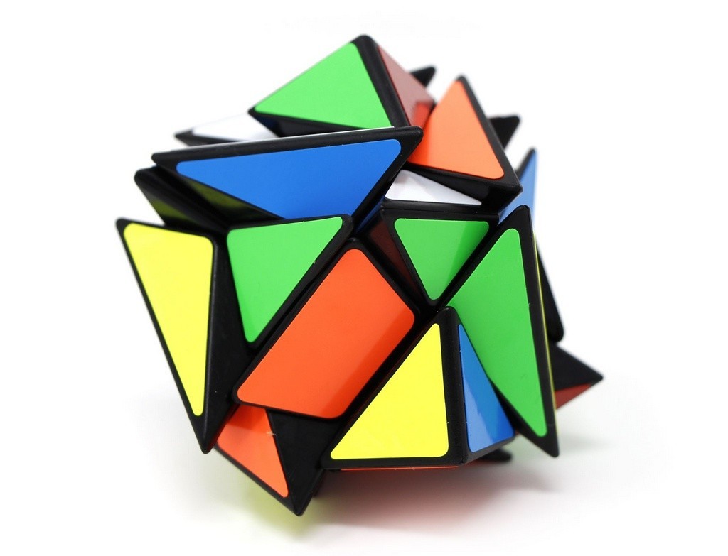Axis Cube 3x3 QiYi embaralhado exibindo a mudança de formato das peças durante a resolução