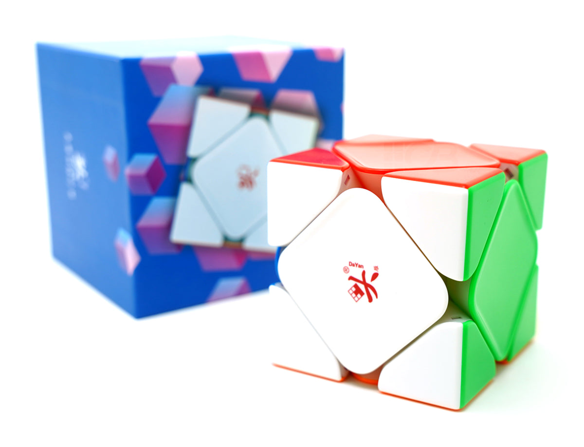 Skewb V2 Ball Core DaYan — detalhe do mecanismo e acabamento Frosted