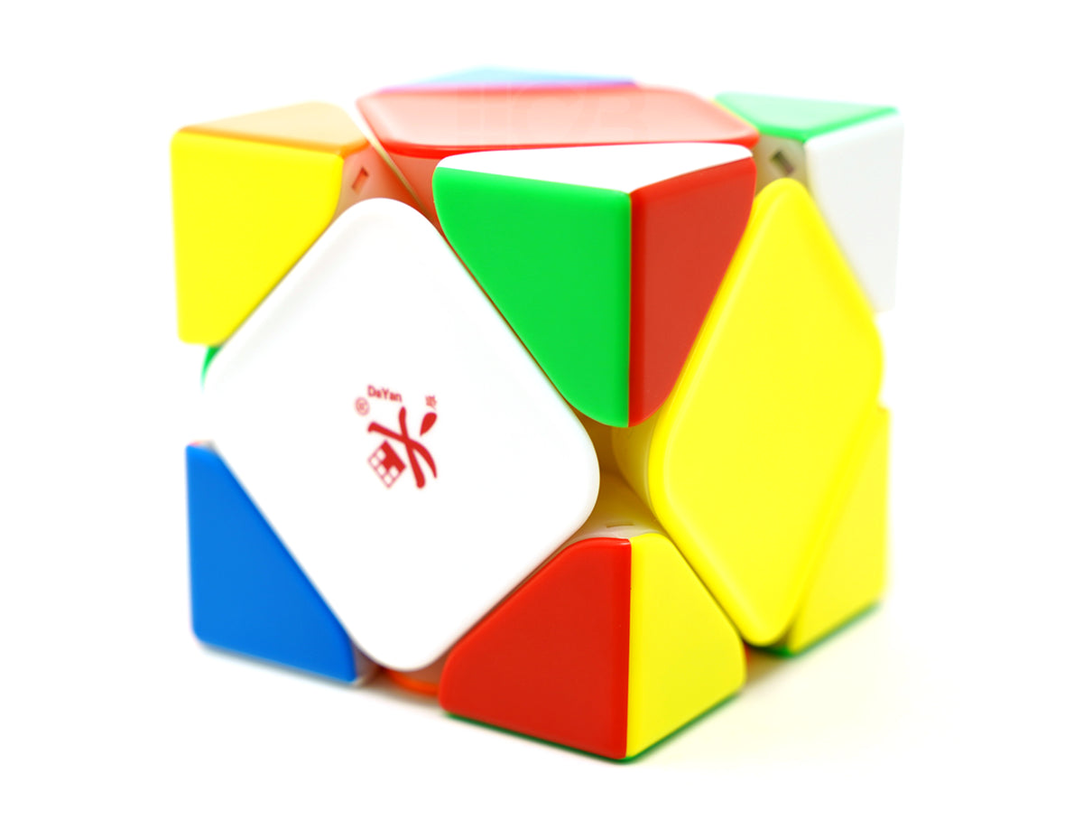 Skewb V2 Magnético DaYan — vista em perspectiva
