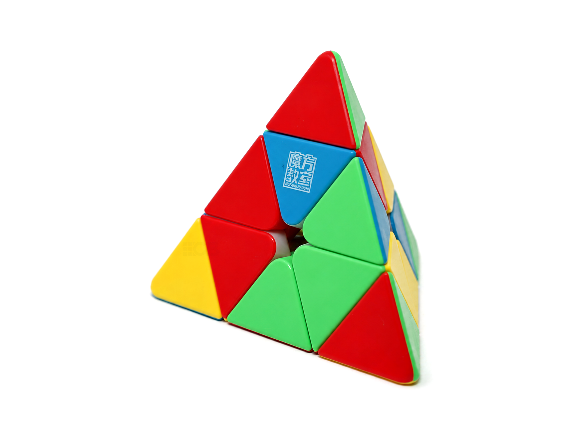 Pyraminx MeiLong V2 MoYu montado em fundo branco
