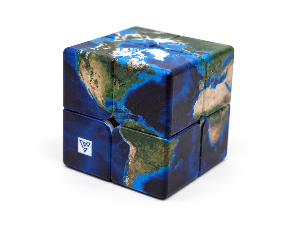 Cubo mágico 2x2 Planet Vinci Cube montado, com arte do mapa da Terra nas faces