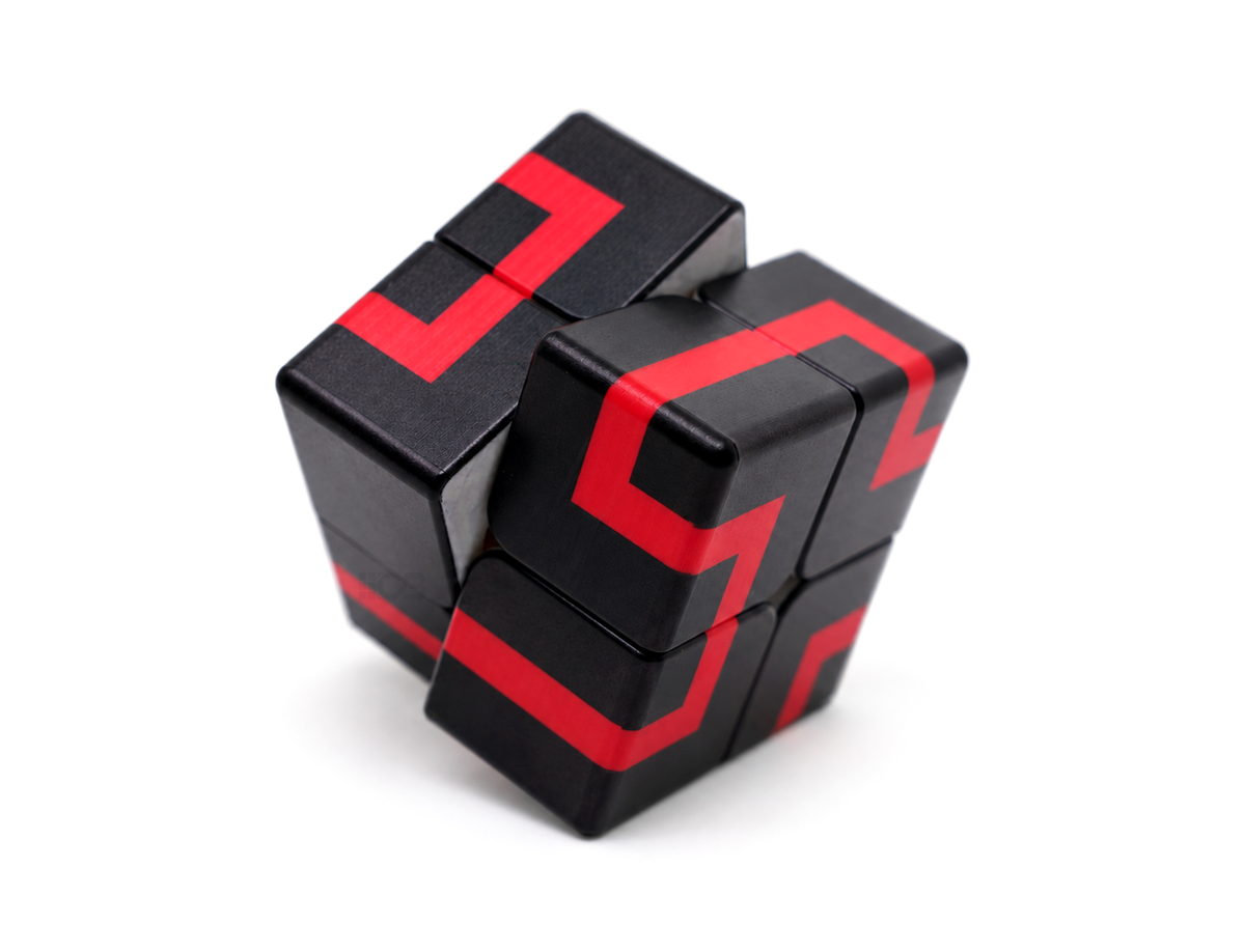 Cubo mágico 2x2 Maze Vinci Cube vermelho girado, com linhas vermelhas sobre fundo preto