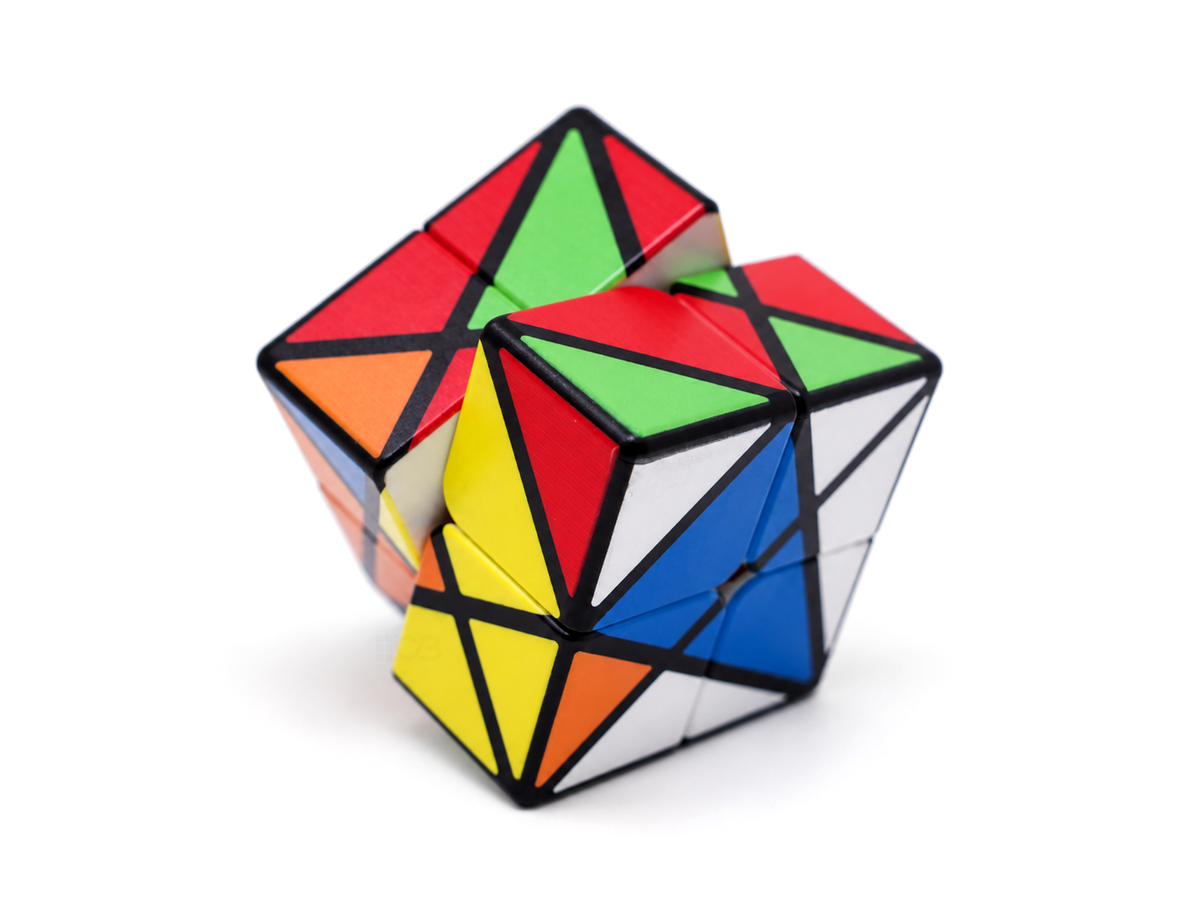 Cubo mágico 2x2 Axis Vinci Cube girado, com arte geométrica multicolorida nas faces