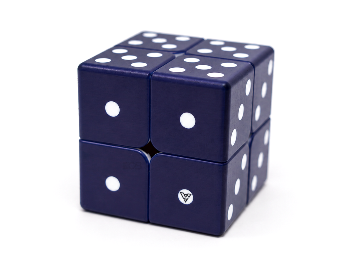 Cubo mágico 2x2 Dado Vinci Cube azul montado, com pontos brancos nas faces
