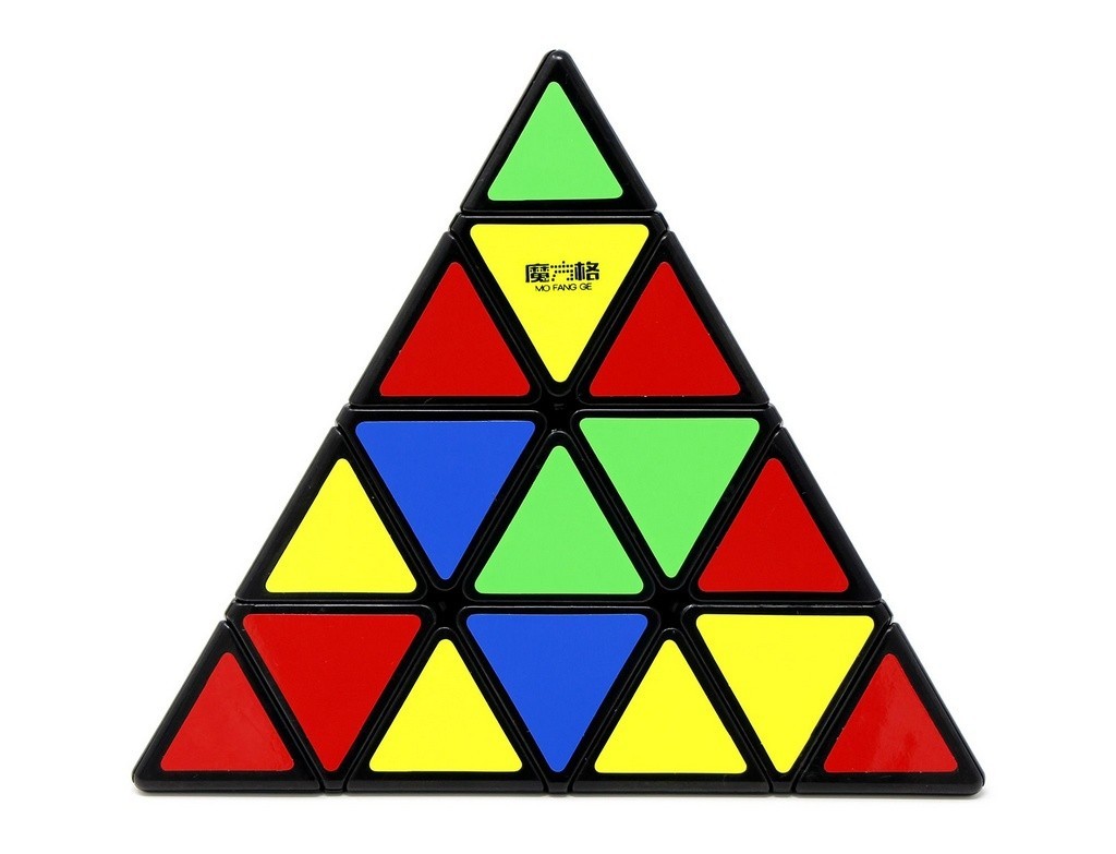 Pyraminx 4x4 QiYi Tradicional — vista frontal mostrando a pirâmide montada com faces coloridas
