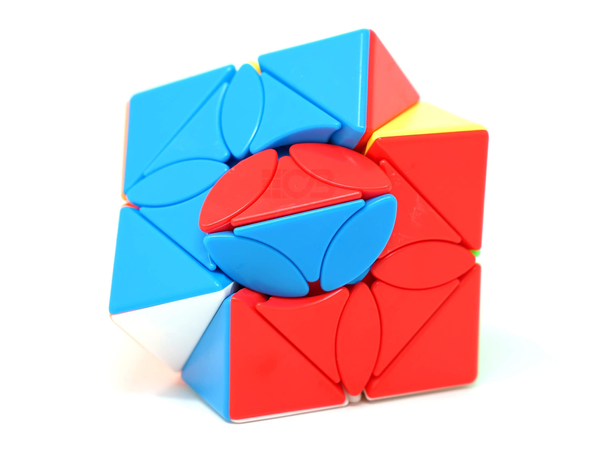 Skewb Maple Leaf Meilong MoYu em ângulo traseiro mostrando o acabamento stickerless