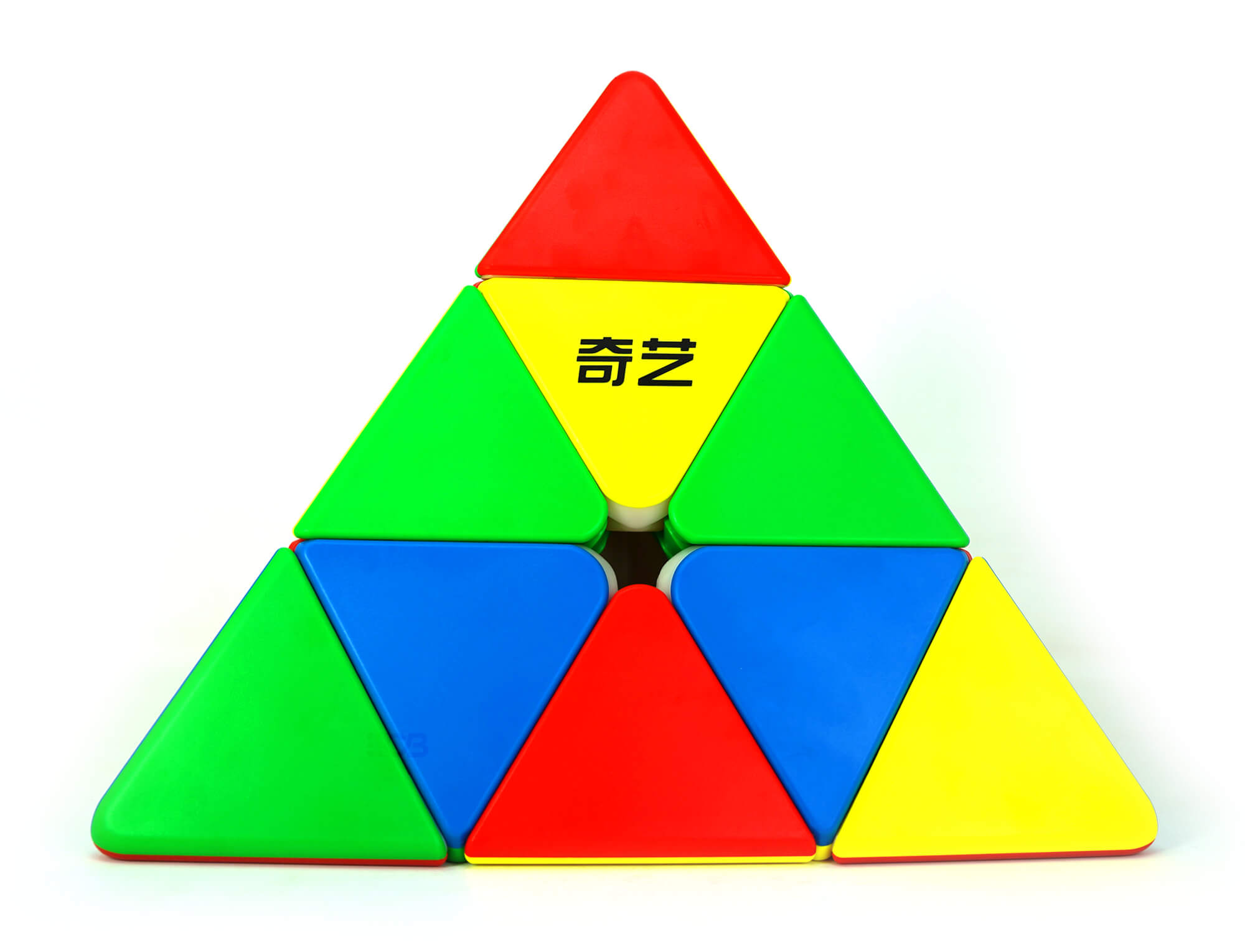 Pyraminx QiYi Qiming Plus Max stickerless ao lado da embalagem oficial