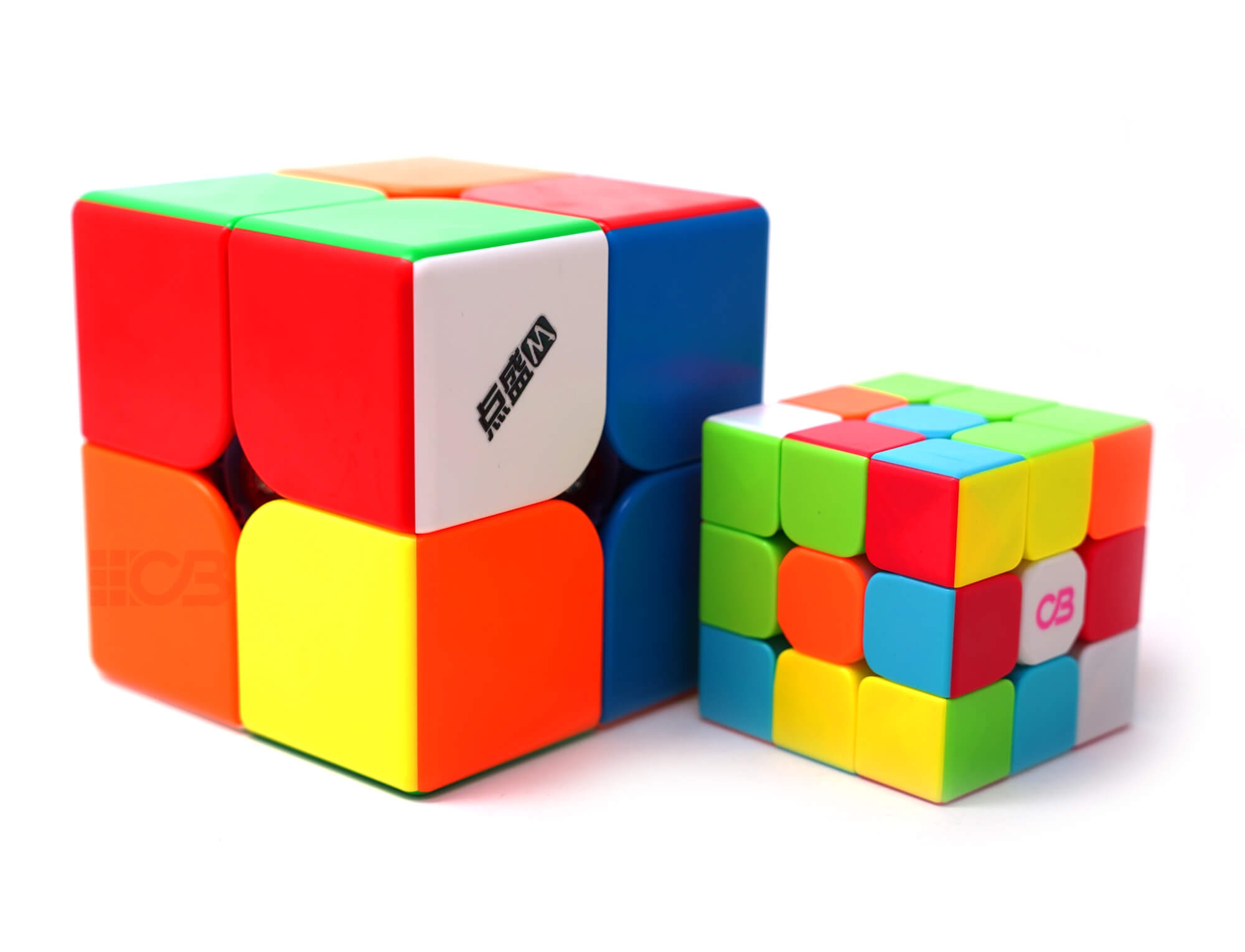 DianSheng Big 2x2 M magnético — ângulo lateral destacando o tamanho e o acabamento stickerless