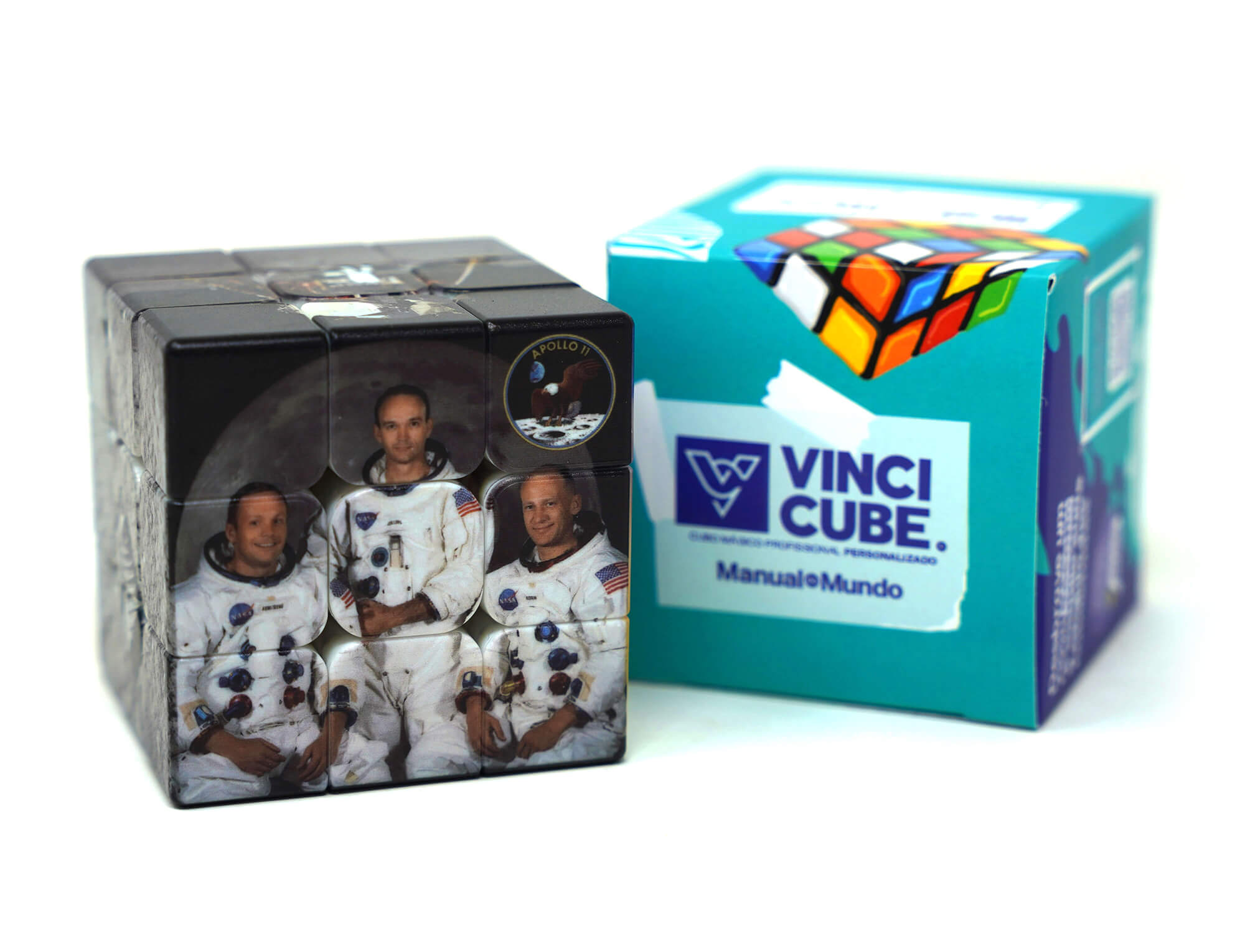 Face do Cubo Mágico Apollo 11 mostrando a pegada histórica na superfície lunar