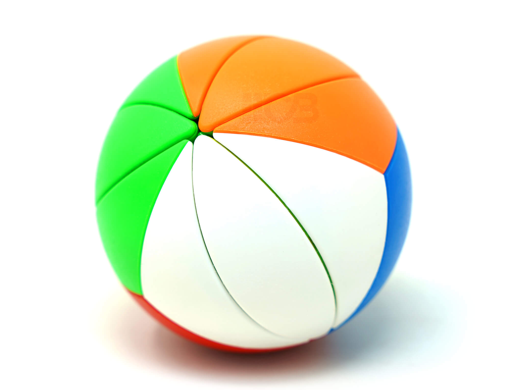 Yeet Ball YJ — vista frontal mostrando as peças coloridas distribuídas na bola