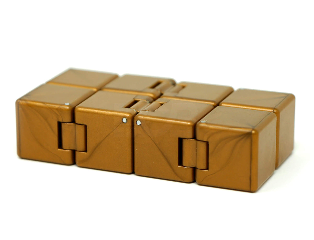 Cubo Infinito Dourado SengSo aberto em formato retangular