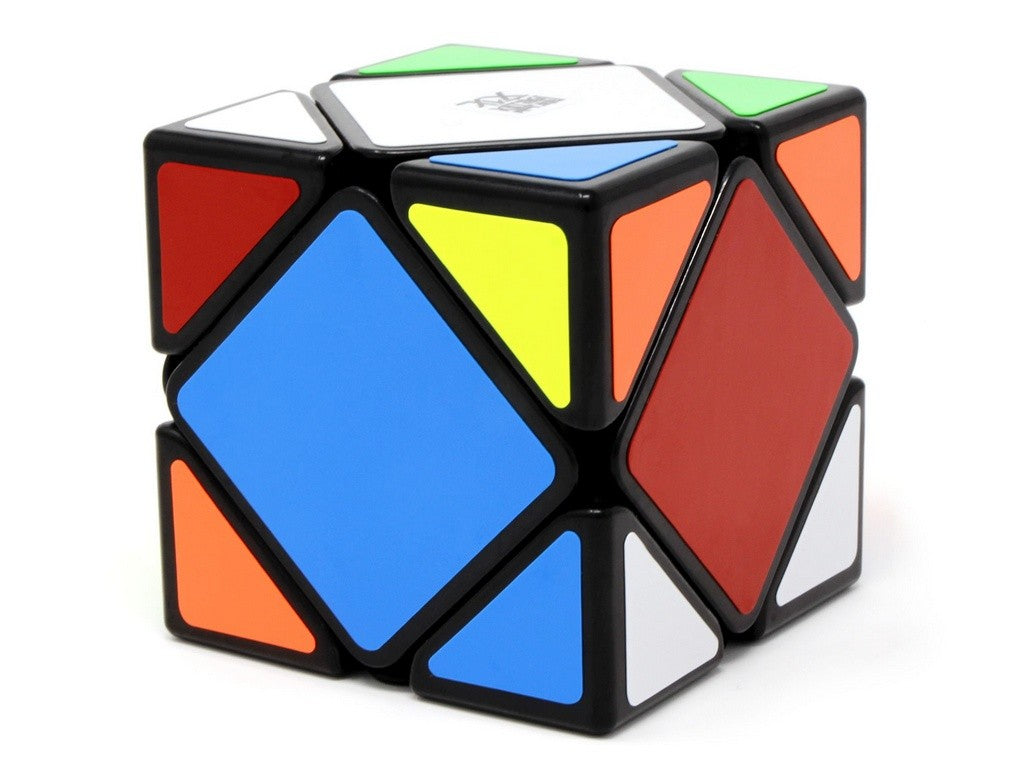 Detalhe das peças de canto do Skewb Meilong MoYu com acabamento stickerless