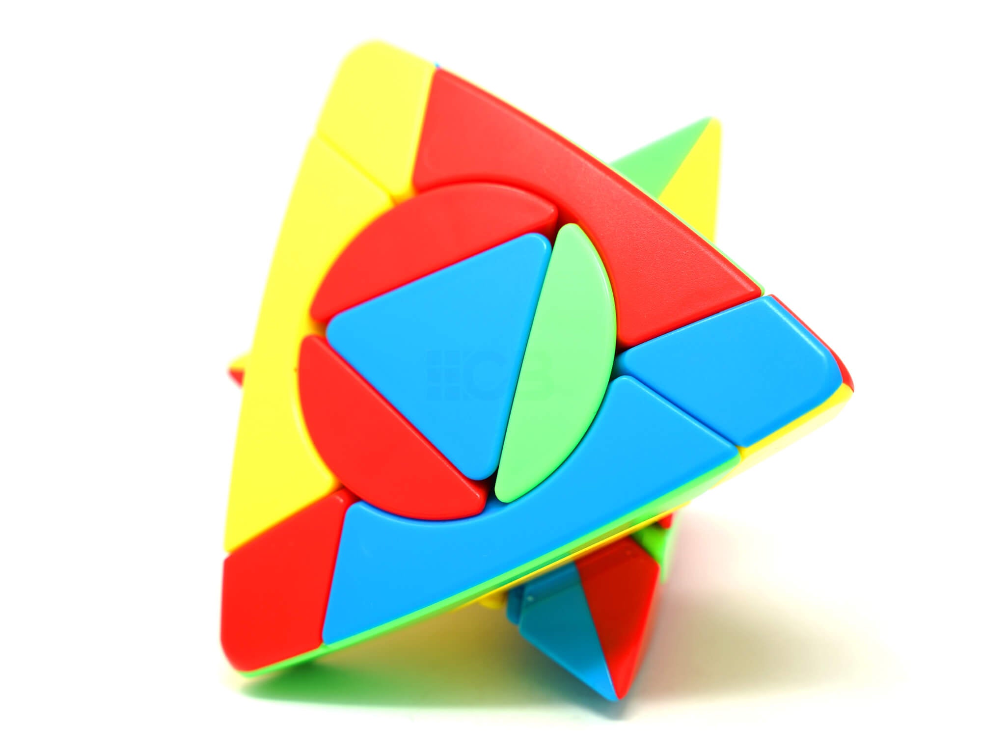 Detalhe da base do Pyraminx Crazy Magic Tower SengSo com acabamento stickerless
