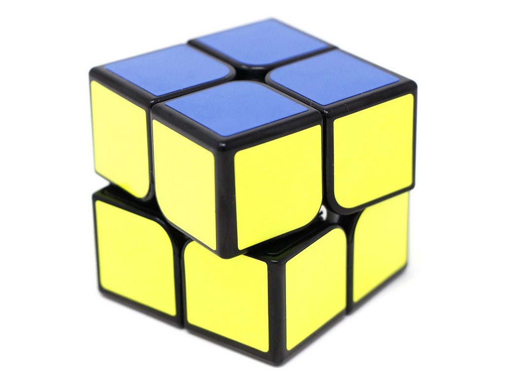 Cubo Mágico 2x2 QiYi QiDi Kids Pudim com 3 cores — amarelo, azul e verde sobre base preta