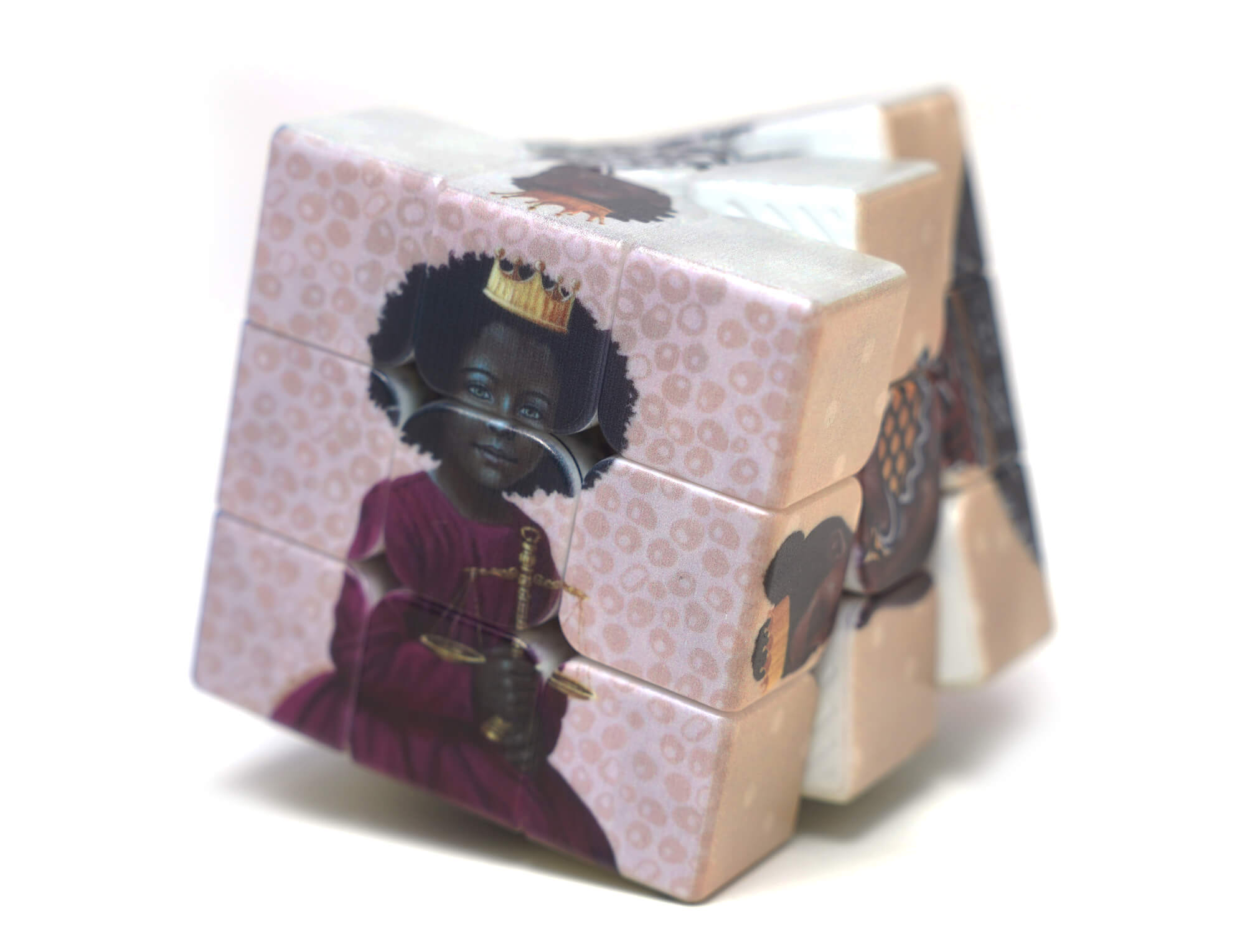 Cubo Mágico 3x3 Nobreza Negra Vinci Cube sobre superfície escura destacando o acabamento colorido das faces