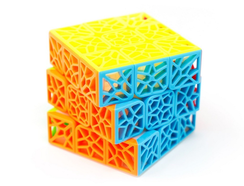 Detalhe das peças coloridas do QiYi DNA Cube 3x3 com acabamento côncavo e estrutura em treliça