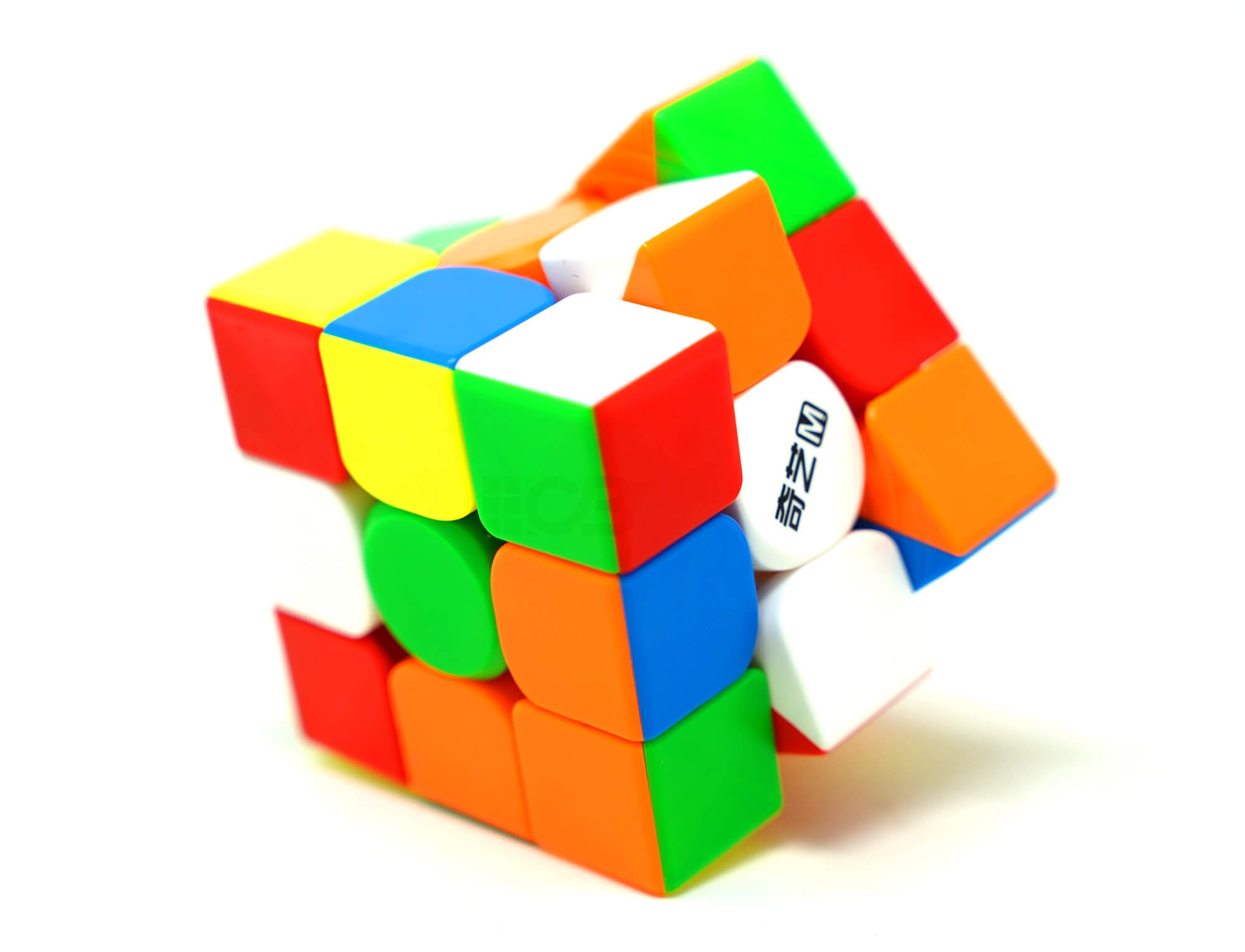 Cubo Mágico 3x3 QiYi M Pro Stickerless Magnético — vista frontal com as seis faces coloridas