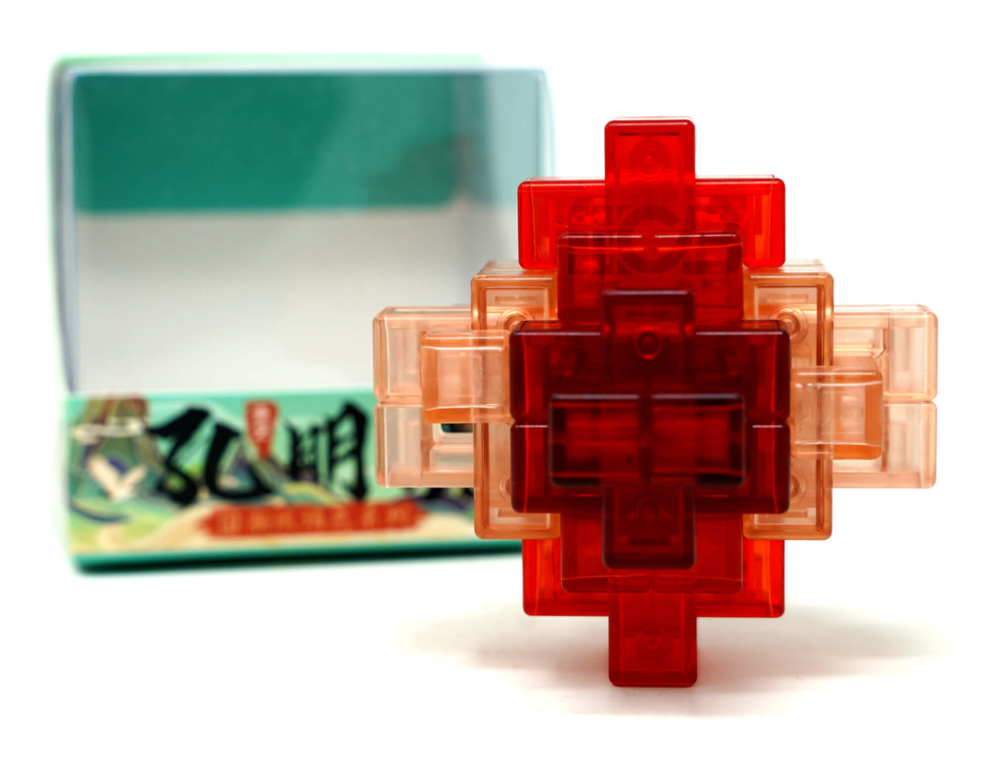 Detalhe das peças encaixadas do Kong Ming Lock vermelho QiYi