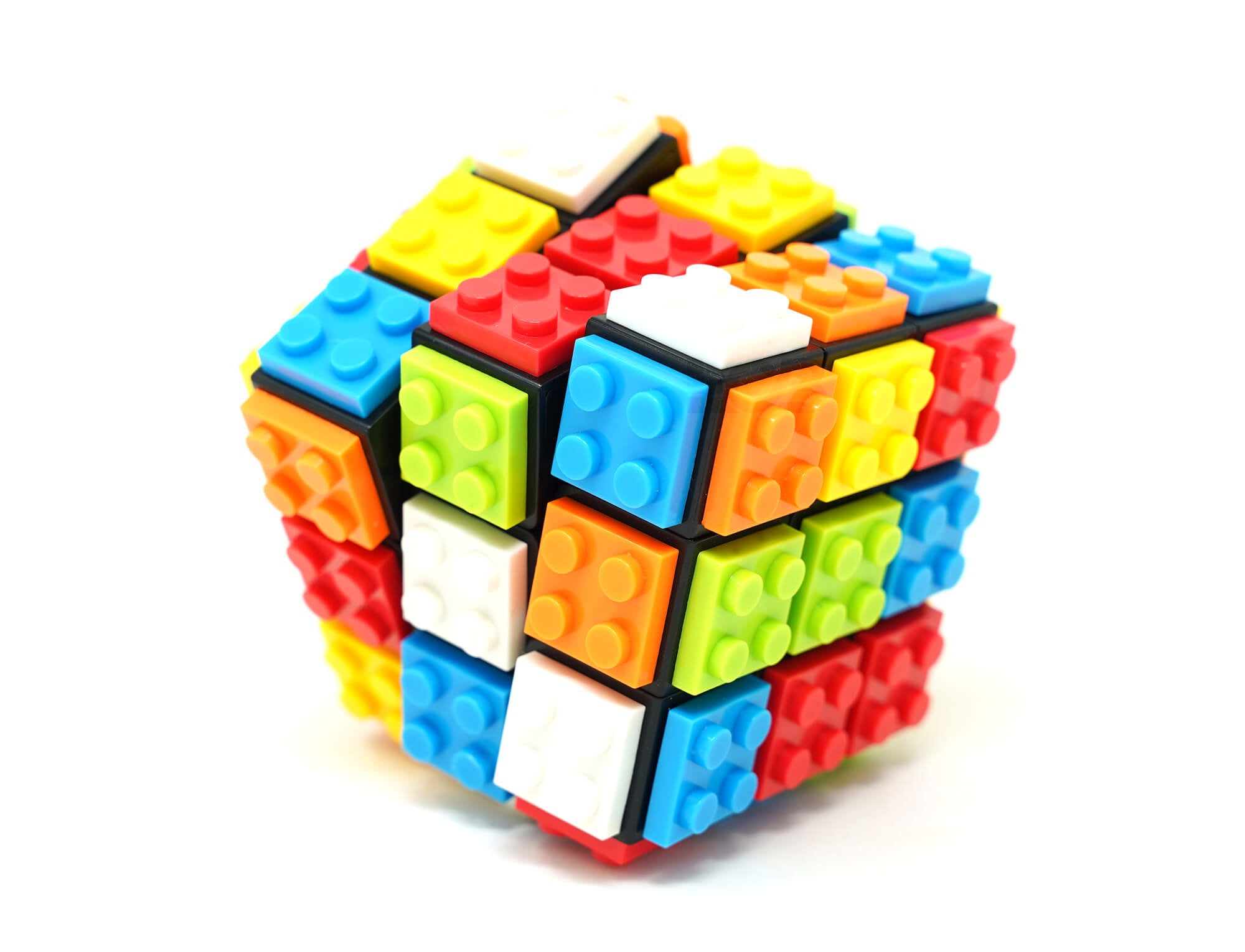 Cubo Mágico Block Cube Fanxin base preta com peças coloridas encaixadas, vista frontal