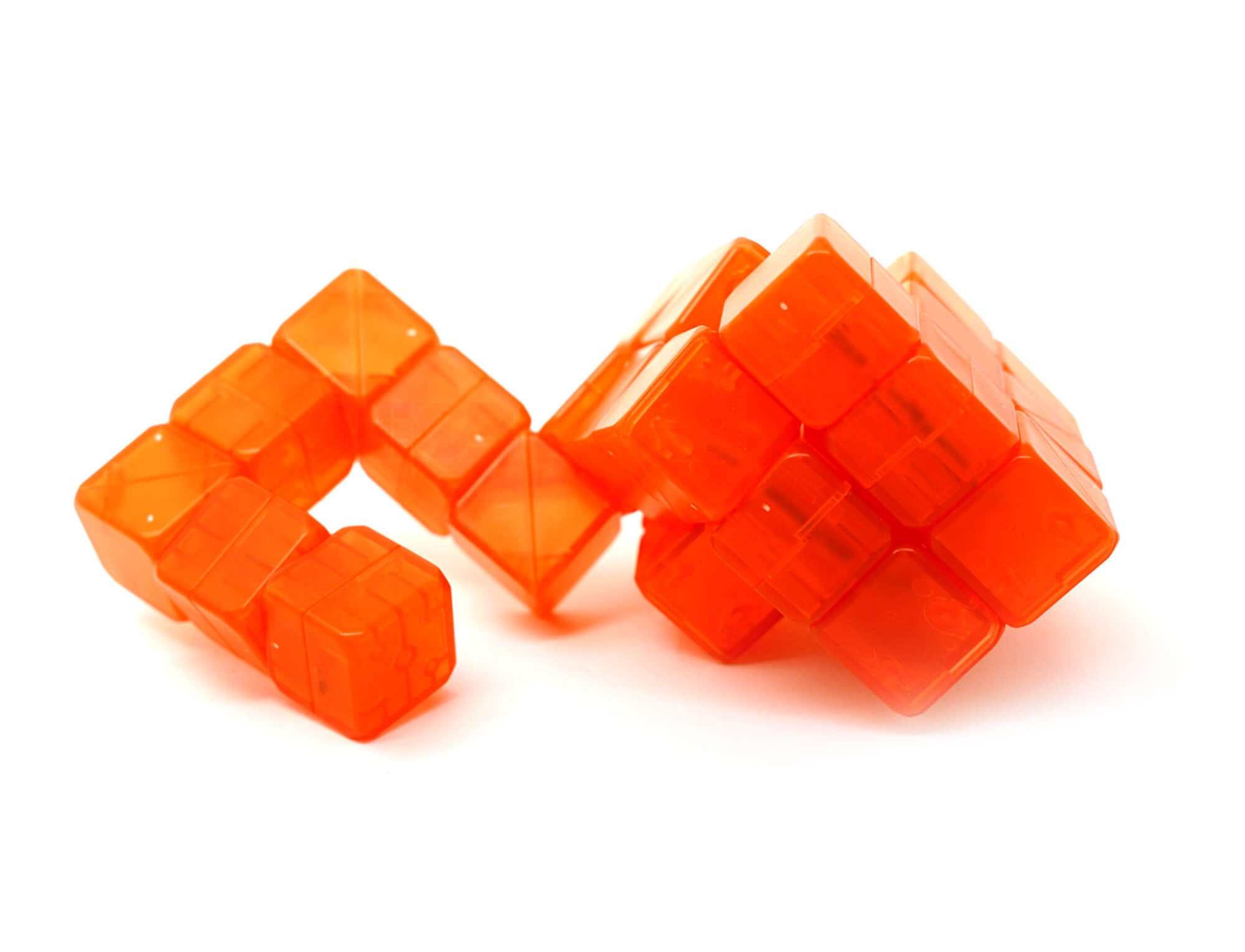 Kong Ming Dragon Tail laranja desmontado mostrando as peças individuais de plástico ABS